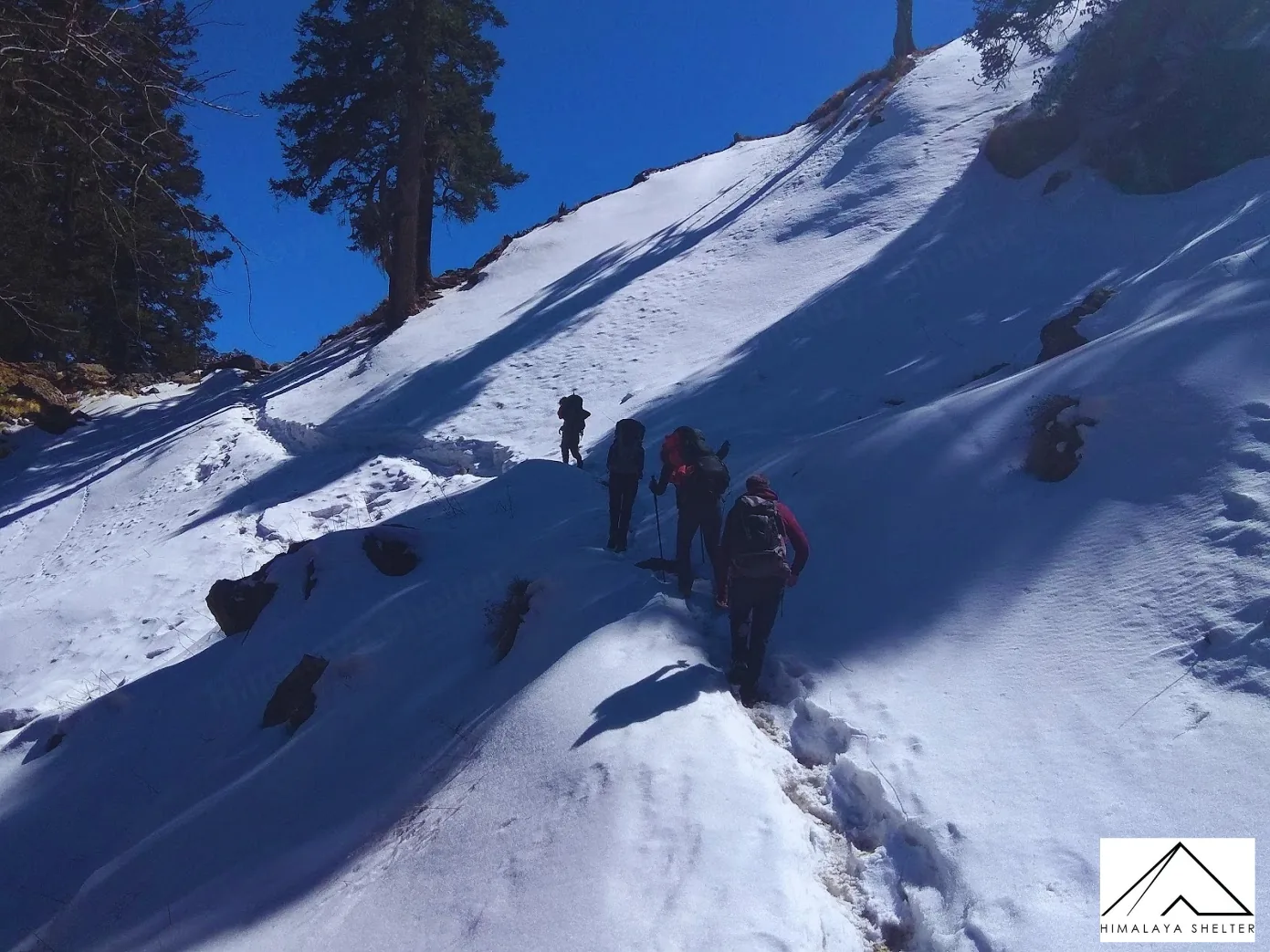 Kuari Pass on the way snow walk