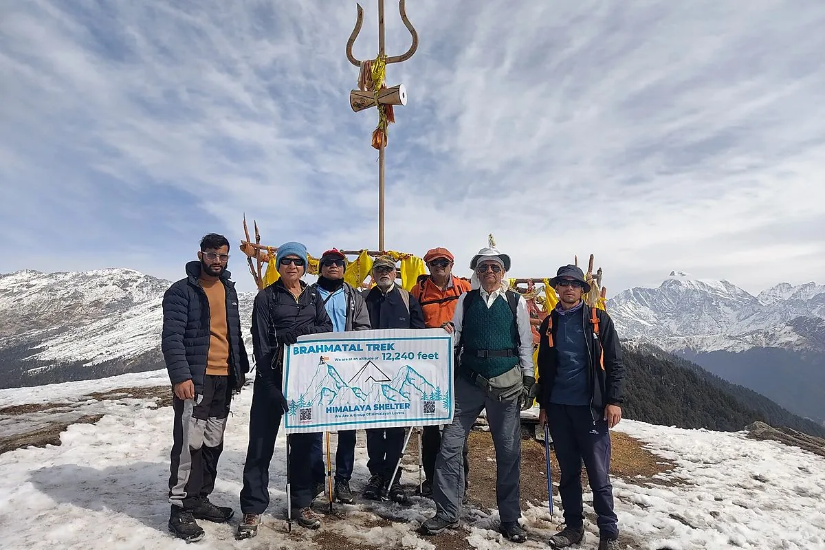 Trekkers at Brahmatal Top (about 12,250 ft), where the Brahmatal trek temperature feels coldest in January winds